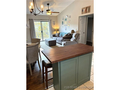 LAZY DAYS - TOP FLOOR LAKEFRONT CONDO Welcome to your serene