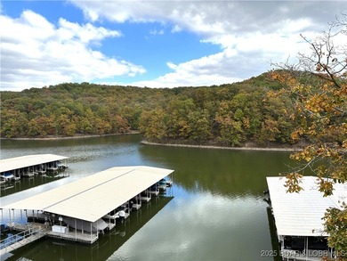 LAZY DAYS - TOP FLOOR LAKEFRONT CONDO Welcome to your serene