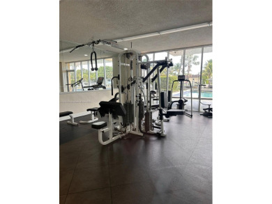 Beautiful high-floor one-bedroom with breathtaking views! Unit