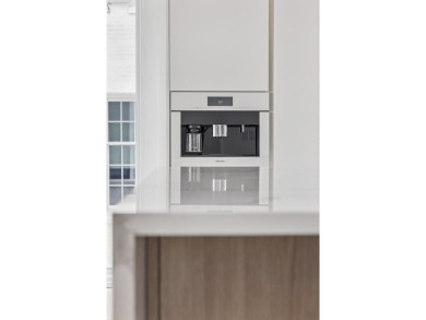 This remarkable contemporary residence on prestigious Murray