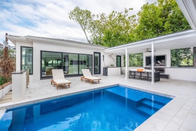 This remarkable contemporary residence on prestigious Murray