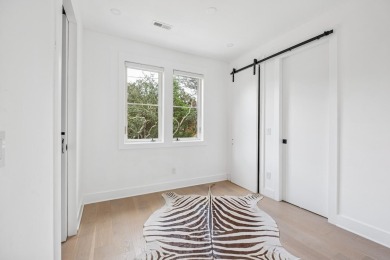 This remarkable contemporary residence on prestigious Murray