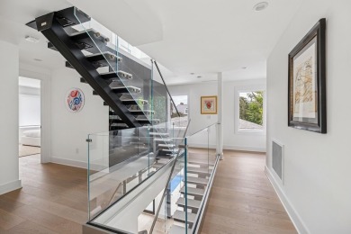 This remarkable contemporary residence on prestigious Murray