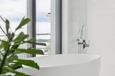 This remarkable contemporary residence on prestigious Murray