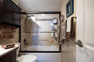 BEAUTIFUL 2 BEDROOM , 2 BATHROOM
Spacious and bright unit