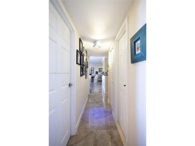 BEAUTIFUL 2 BEDROOM , 2 BATHROOM
Spacious and bright unit