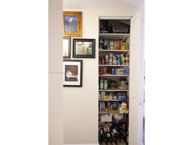 BEAUTIFUL 2 BEDROOM , 2 BATHROOM
Spacious and bright unit