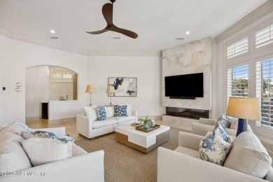 Enjoy the Island life ! Move-in-ready executive pool home: 4brs