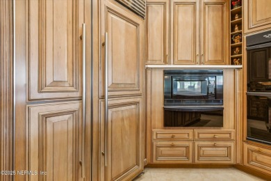 Enjoy the Island life ! Move-in-ready executive pool home: 4brs