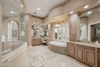 Enjoy the Island life ! Move-in-ready executive pool home: 4brs