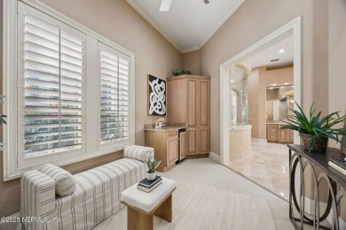 Enjoy the Island life ! Move-in-ready executive pool home: 4brs