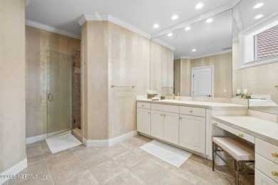 Enjoy the Island life ! Move-in-ready executive pool home: 4brs