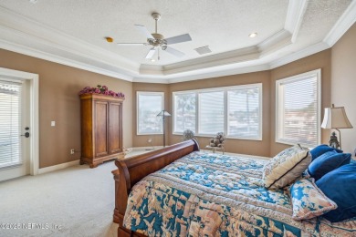 Enjoy the Island life ! Move-in-ready executive pool home: 4brs