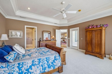 Enjoy the Island life ! Move-in-ready executive pool home: 4brs