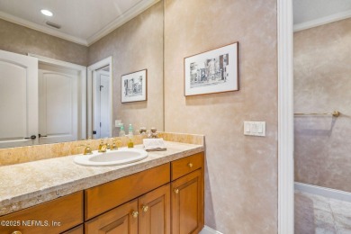 Enjoy the Island life ! Move-in-ready executive pool home: 4brs