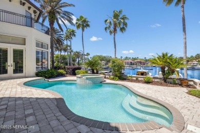 Enjoy the Island life ! Move-in-ready executive pool home: 4brs