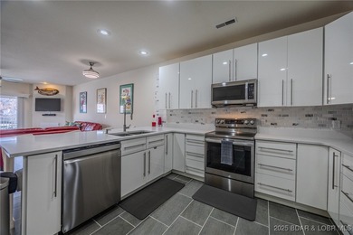 Spiffed up and ready for you! This 2 bedroom 2 bath walk-in unit