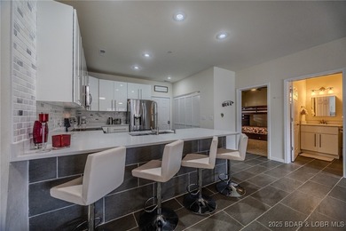 Spiffed up and ready for you! This 2 bedroom 2 bath walk-in unit