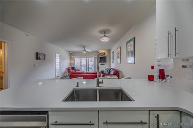 Spiffed up and ready for you! This 2 bedroom 2 bath walk-in unit