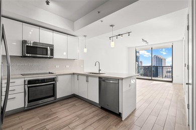 LIVE ON TOP OF ALL THE SHOPS, RESTAURANTS AND BARS OF MARY