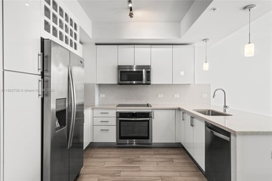 LIVE ON TOP OF ALL THE SHOPS, RESTAURANTS AND BARS OF MARY