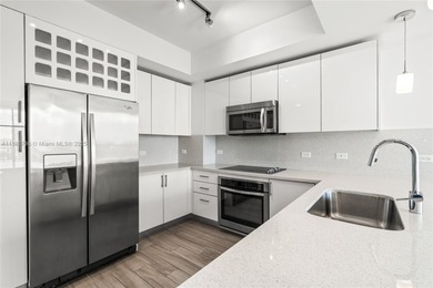 LIVE ON TOP OF ALL THE SHOPS, RESTAURANTS AND BARS OF MARY