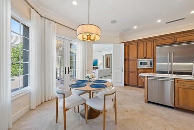 Perfectly situated just two blocks from the world-renowned