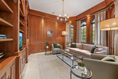 Perfectly situated just two blocks from the world-renowned