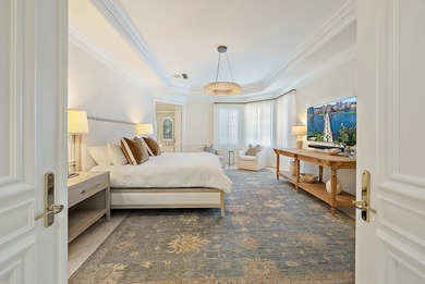 Perfectly situated just two blocks from the world-renowned