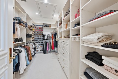 Perfectly situated just two blocks from the world-renowned