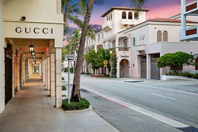 Perfectly situated just two blocks from the world-renowned