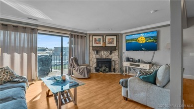 101 Circle Edge #20-3A in Lake Ozark offers a light-filled