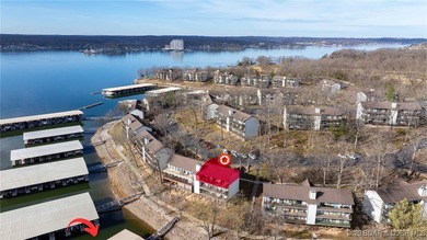 101 Circle Edge #20-3A in Lake Ozark offers a light-filled
