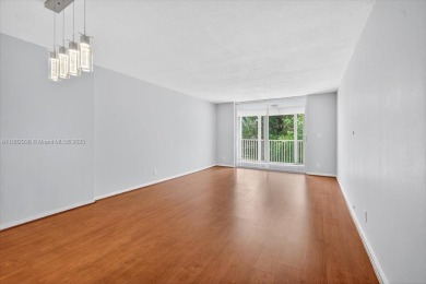 Fabulous 1/1 condo just 1 mile from the beach in an all-ages