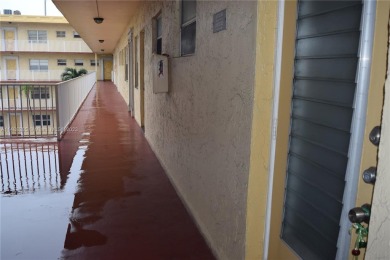 Don't miss the hidden gem with a beautiful water view! Friendly