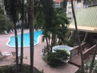 This Cross Fox Condominium unit is a tropical oasis in Fort