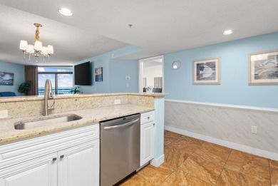 Gorgeous one of a kind top-floor penthouse with a beach view