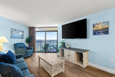 Gorgeous one of a kind top-floor penthouse with a beach view