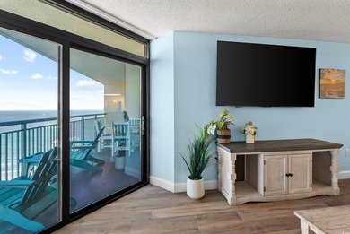 Gorgeous one of a kind top-floor penthouse with a beach view