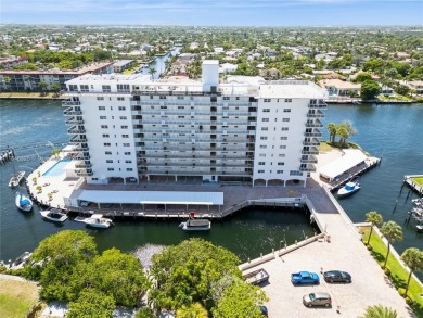 Experience the South Florida lifestyle in this stunning 2 bed/2