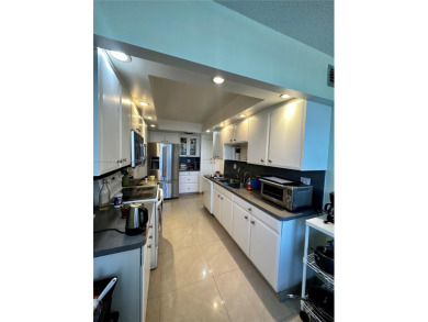 Spacious 2 bedroom and 2 Bathroom Condo. 1480 sf. Large Format