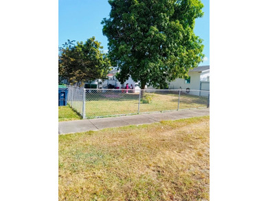 Spacious three bedrooms single family with loads of yard space