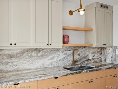 Detroit High Rise Luxury on the River: Completely Designed and