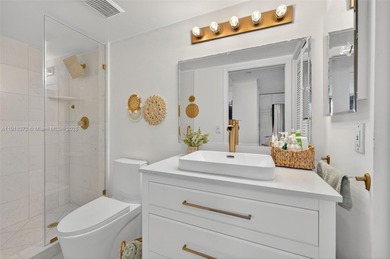 Excepcional opportunity in Mystic Pointe , Aventura city. Corner