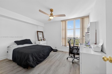 Excepcional opportunity in Mystic Pointe , Aventura city. Corner