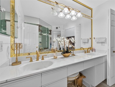 Excepcional opportunity in Mystic Pointe , Aventura city. Corner