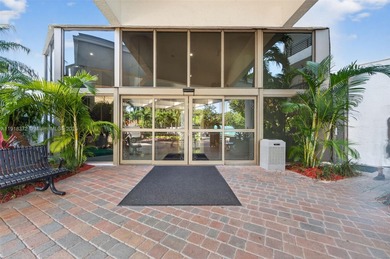 Excepcional opportunity in Mystic Pointe , Aventura city. Corner