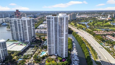 Excepcional opportunity in Mystic Pointe , Aventura city. Corner
