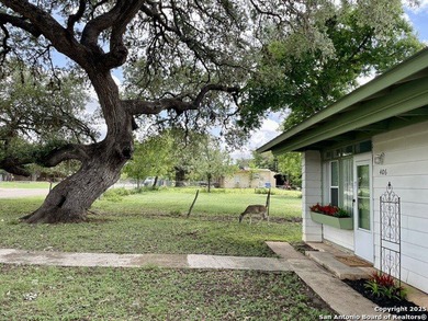 Affordable, adorable, and full of possibilities! Welcome to 406