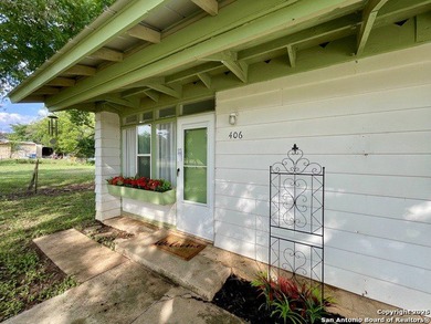 Affordable, adorable, and full of possibilities! Welcome to 406